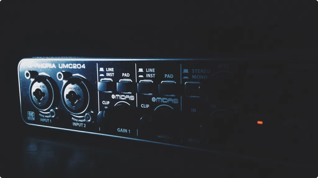 Behringer U-Phoria UMC204HD Review_ Best Features & Value-featured